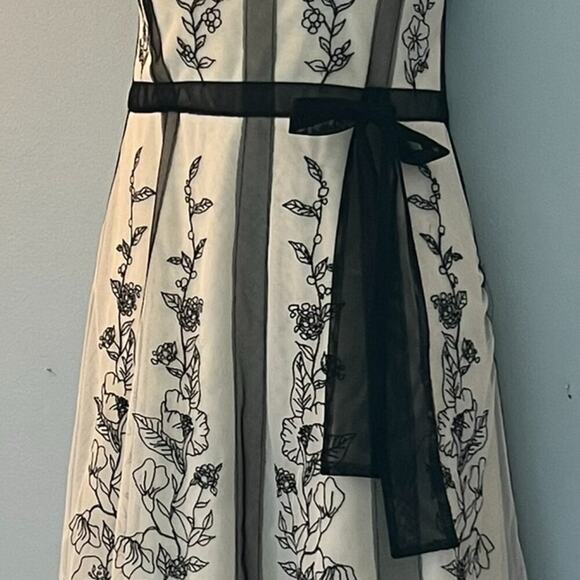 Lace floral dress, embroidered with bow accent, ivory, seen on TV show Charmed 8 - Picture 3 of 14